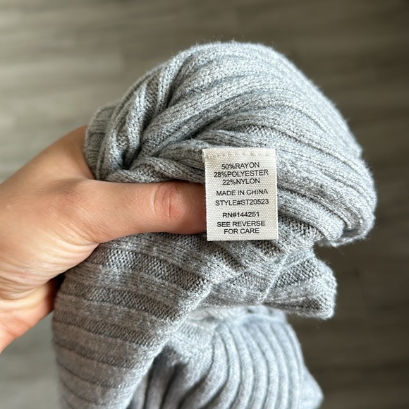 Moon & Madison Grey Soft Cropped Pullover Knit Cardigan / XS - Picture 6 of 9